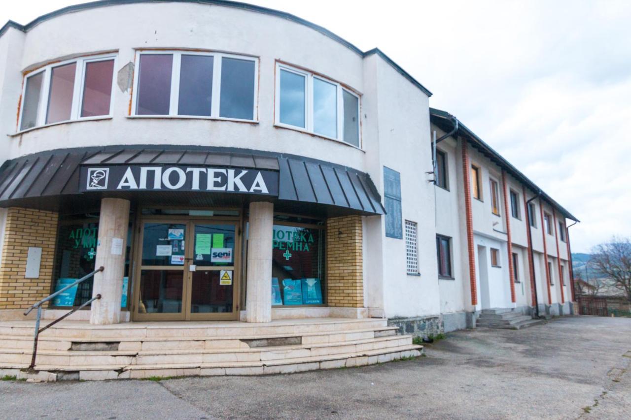 Viktorijini Konaci Aparthotel Kremna Exterior foto